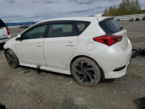 JTNKARJE7JJ569049 2018 TOYOTA COROLLA - Image 2