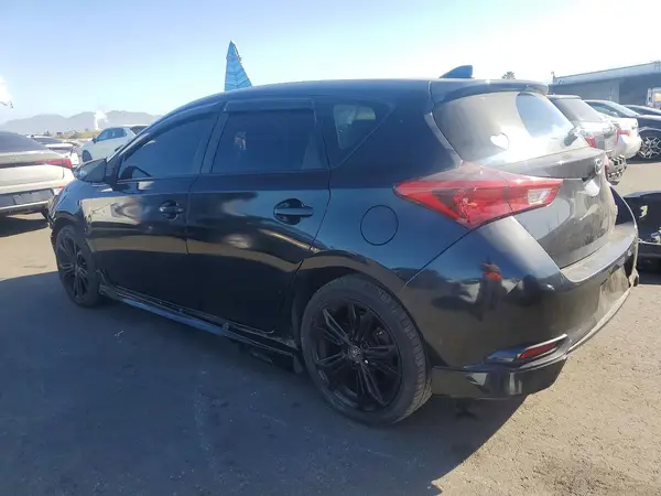 JTNKARJE7JJ569620 2018 TOYOTA COROLLA - Image 2