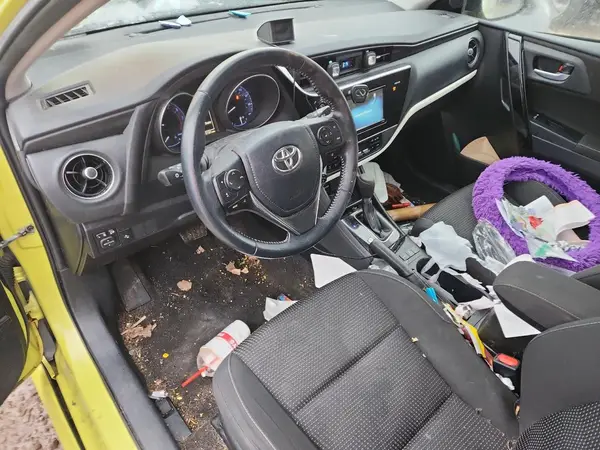 JTNKARJE7JJ570489 2018 TOYOTA COROLLA - Image 8