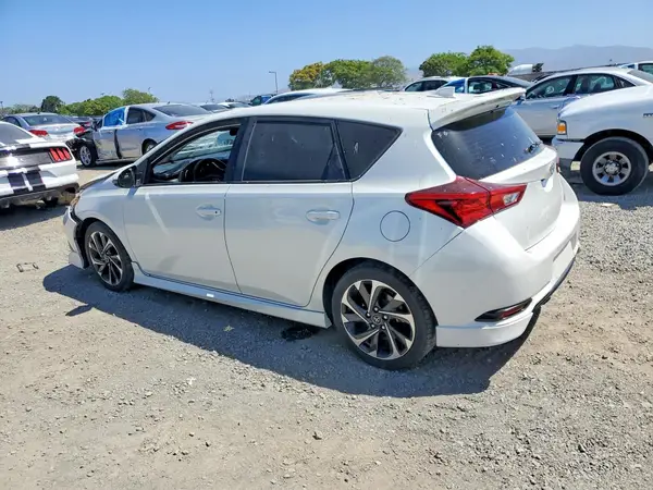 JTNKARJE7JJ571688 2018 TOYOTA COROLLA - Image 2
