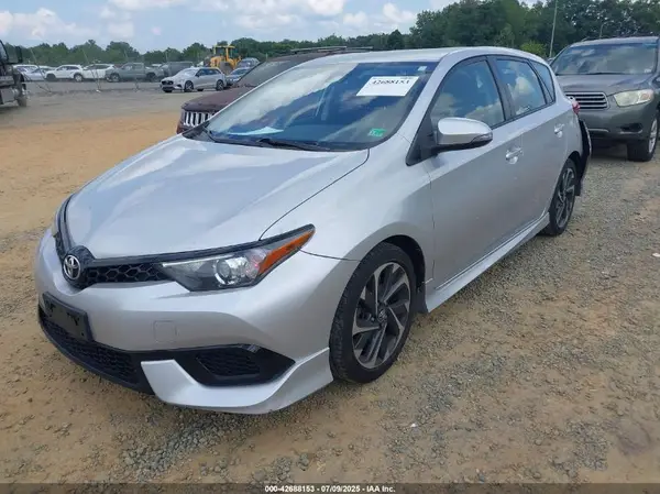 JTNKARJE7JJ572355 2018 TOYOTA COROLLA - Image 2