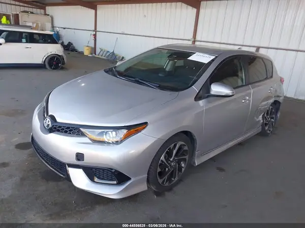 JTNKARJE8JJ553894 2018 TOYOTA COROLLA - Image 2