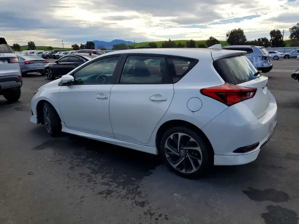JTNKARJE8JJ556150 2018 TOYOTA COROLLA - Image 2