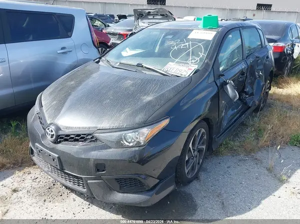 JTNKARJE8JJ562109 2018 TOYOTA COROLLA - Image 2