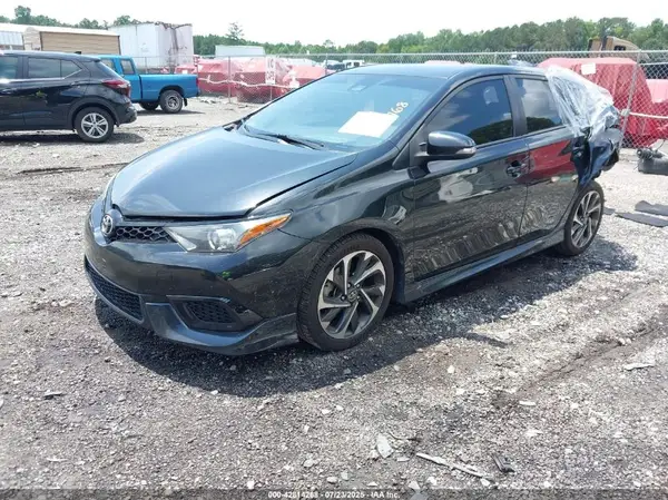 JTNKARJE8JJ565768 2018 TOYOTA COROLLA - Image 2