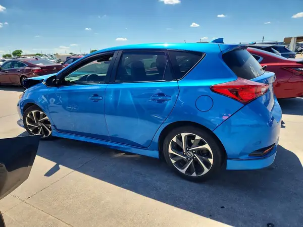 JTNKARJE8JJ565947 2018 TOYOTA COROLLA - Image 2