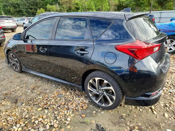 JTNKARJE8JJ566001 2018 TOYOTA COROLLA - Image 2