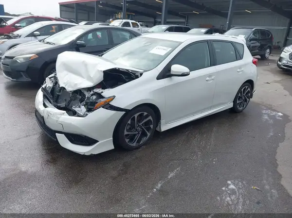 JTNKARJE8JJ570260 2018 TOYOTA COROLLA - Image 2