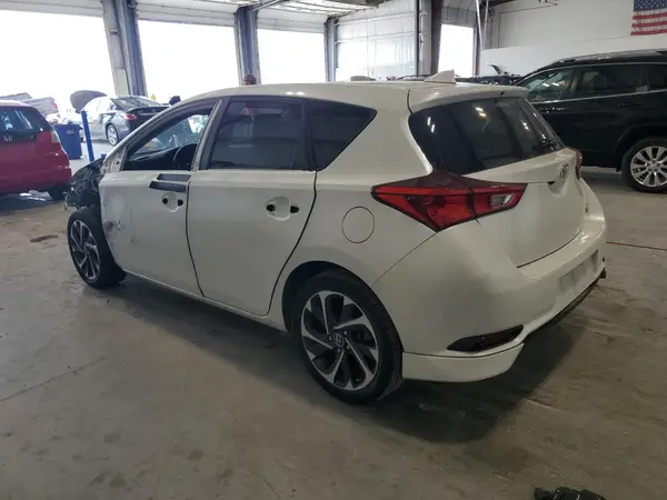 JTNKARJE8JJ570680 2018 TOYOTA COROLLA - Image 2