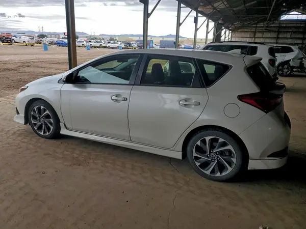 JTNKARJE8JJ573756 2018 TOYOTA COROLLA - Image 2