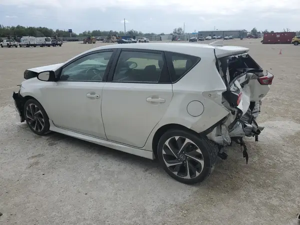 JTNKARJE8JJ575636 2018 TOYOTA COROLLA - Image 2