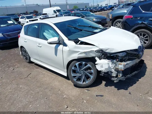 JTNKARJE8JJ576463 2018 TOYOTA COROLLA - Image 1