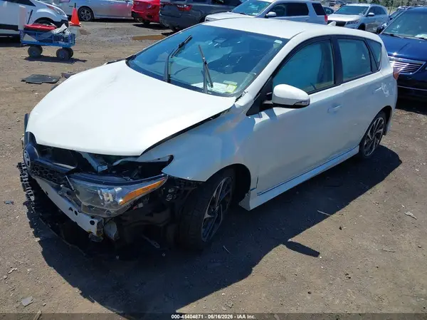 JTNKARJE8JJ576463 2018 TOYOTA COROLLA - Image 2