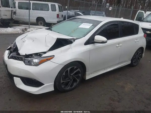 JTNKARJE9HJ550982 2017 TOYOTA COROLLA - Image 2