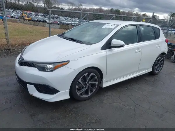 JTNKARJE9JJ556268 2018 TOYOTA COROLLA - Image 2
