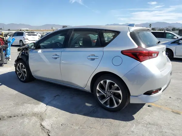 JTNKARJE9JJ558599 2018 TOYOTA COROLLA - Image 2