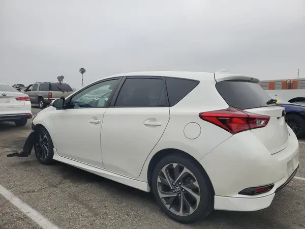 JTNKARJE9JJ560899 2018 TOYOTA COROLLA - Image 2