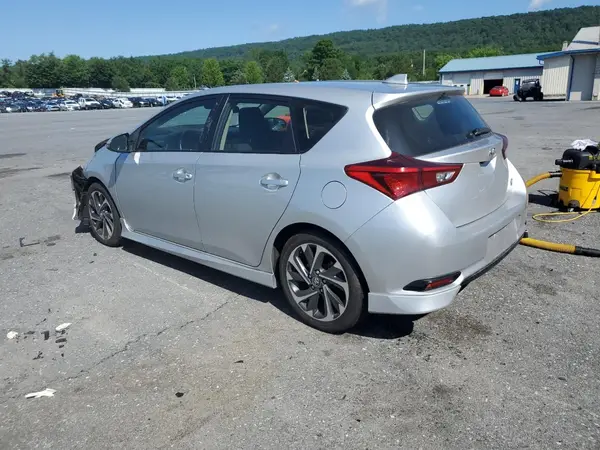 JTNKARJE9JJ563611 2018 TOYOTA COROLLA - Image 2