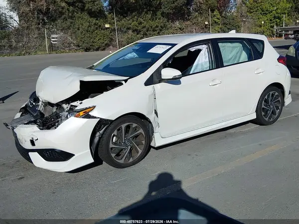 JTNKARJE9JJ566587 2018 TOYOTA COROLLA - Image 2