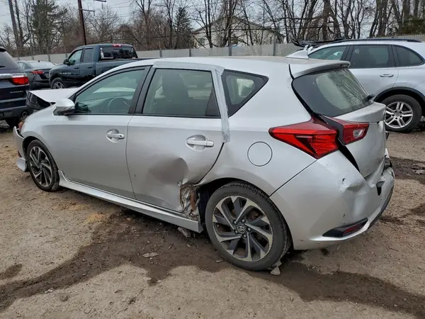 JTNKARJE9JJ567612 2018 TOYOTA COROLLA - Image 2