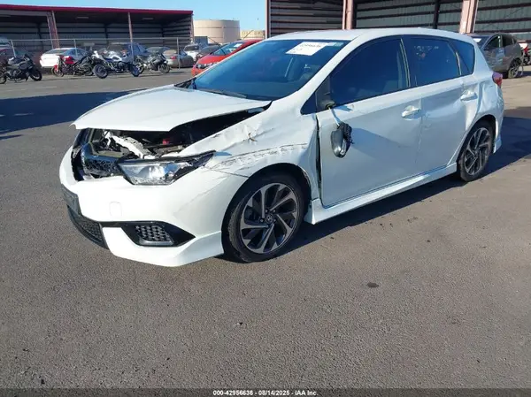 JTNKARJE9JJ567724 2018 TOYOTA COROLLA - Image 2