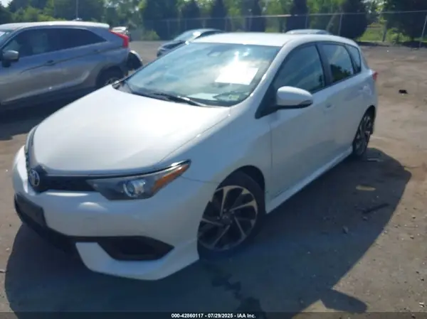 JTNKARJE9JJ568386 2018 TOYOTA COROLLA - Image 2