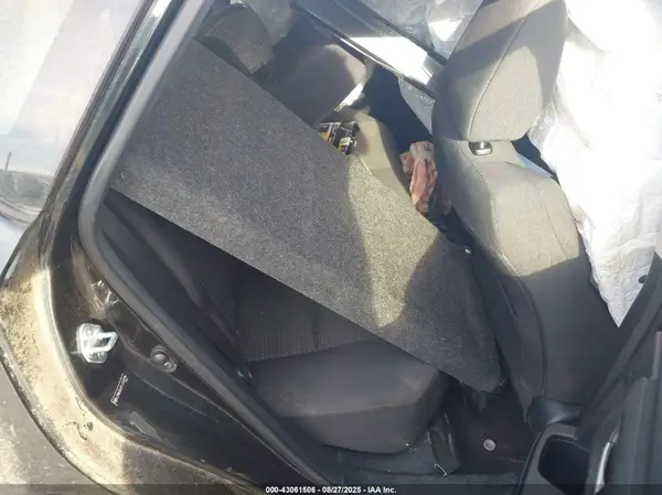 JTNKARJE9JJ570199 2018 TOYOTA COROLLA - Image 8
