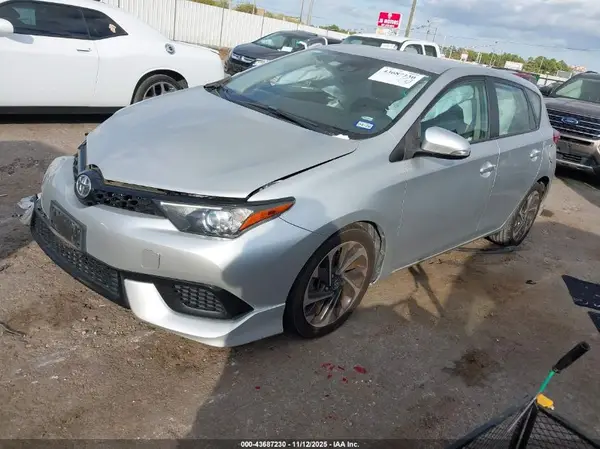 JTNKARJE9JJ570526 2018 TOYOTA COROLLA - Image 2
