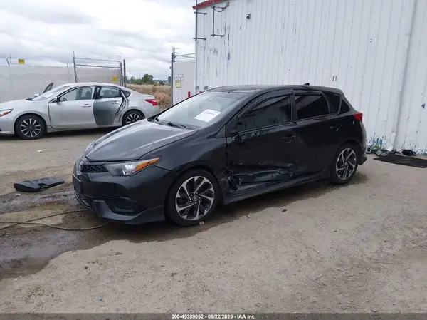 JTNKARJE9JJ571238 2018 TOYOTA COROLLA - Image 2