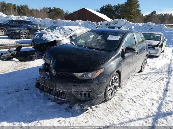 JTNKARJE9JJ572700 2018 TOYOTA COROLLA - Image 2