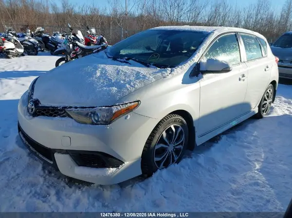 JTNKARJE9JJ575791 2018 TOYOTA COROLLA - Image 2