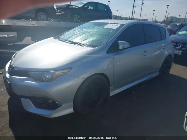 JTNKARJEXJJ558627 2018 TOYOTA COROLLA - Image 2