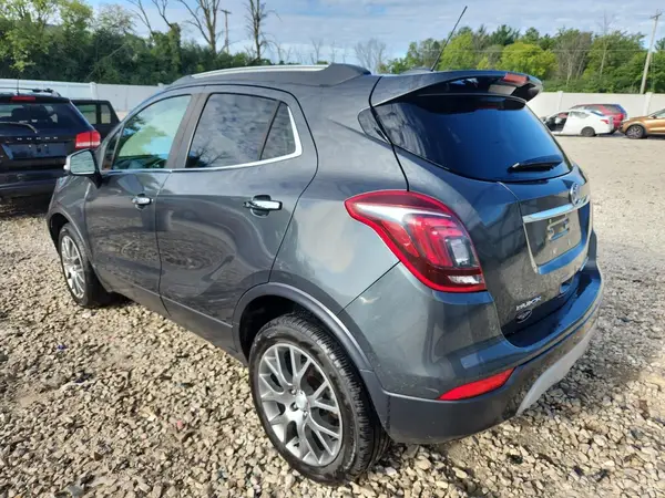 KL4CJ2SB1JB573445 2018 BUICK ENCORE - Image 2