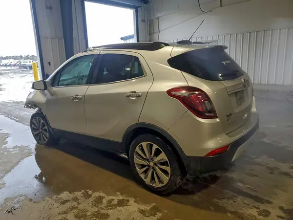 KL4CJASB0JB610883 2018 BUICK ENCORE - Image 2