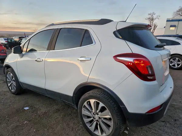 KL4CJASB0JB666189 2018 BUICK ENCORE - Image 2