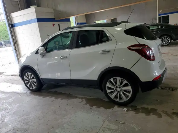 KL4CJASB2JB564070 2018 BUICK ENCORE - Image 2
