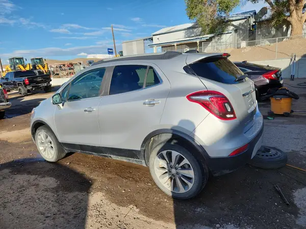 KL4CJASB4JB654126 2018 BUICK ENCORE - Image 2