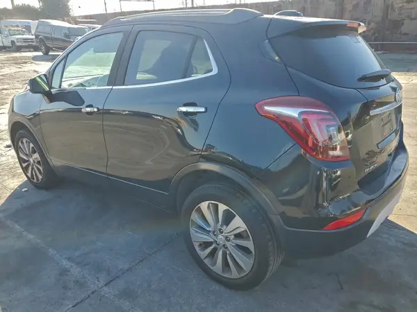 KL4CJASB5JB570199 2018 BUICK ENCORE - Image 2