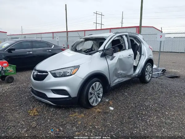 KL4CJASB5JB625136 2018 BUICK ENCORE - Image 2