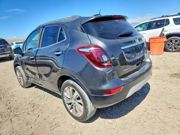 KL4CJASB5JB673106 2018 BUICK ENCORE - Image 2