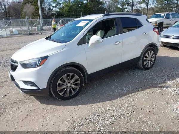 KL4CJASB5JB687250 2018 BUICK ENCORE - Image 2