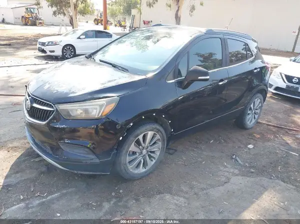KL4CJASB7JB524440 2018 BUICK ENCORE - Image 2