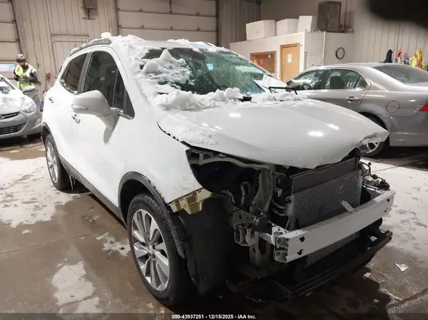 KL4CJASB8JB578717 2018 BUICK ENCORE - Image 1
