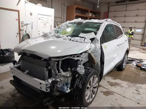 KL4CJASB8JB578717 2018 BUICK ENCORE - Image 2