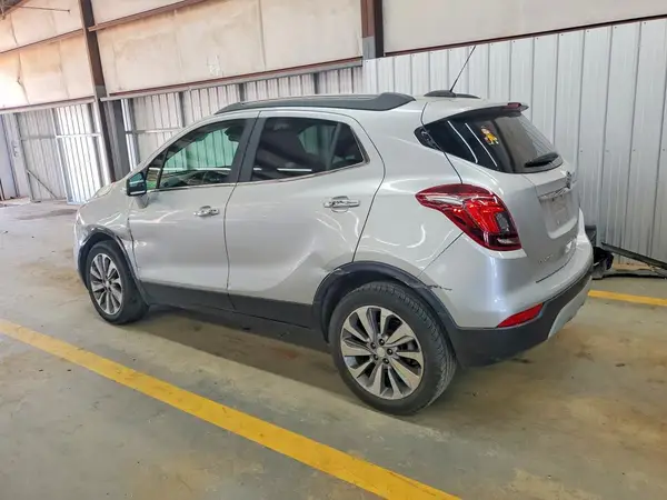 KL4CJASBXJB633071 2018 BUICK ENCORE - Image 2