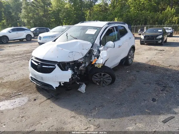 KL4CJASBXJB668015 2018 BUICK ENCORE - Image 2