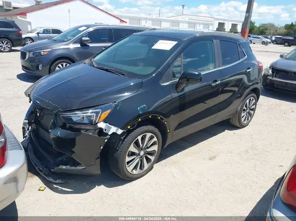 KL4CJASM3NB508856 2022 BUICK ENCORE - Image 2