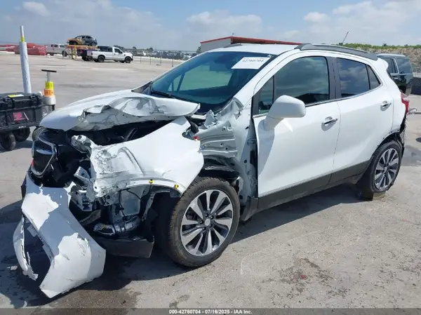 KL4CJASM8NB529900 2022 BUICK ENCORE - Image 2