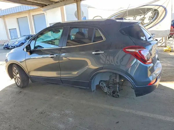 KL4CJBSBXJB576523 2018 BUICK ENCORE - Image 2