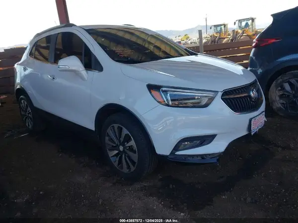 KL4CJCSB1JB560894 2018 BUICK ENCORE - Image 1